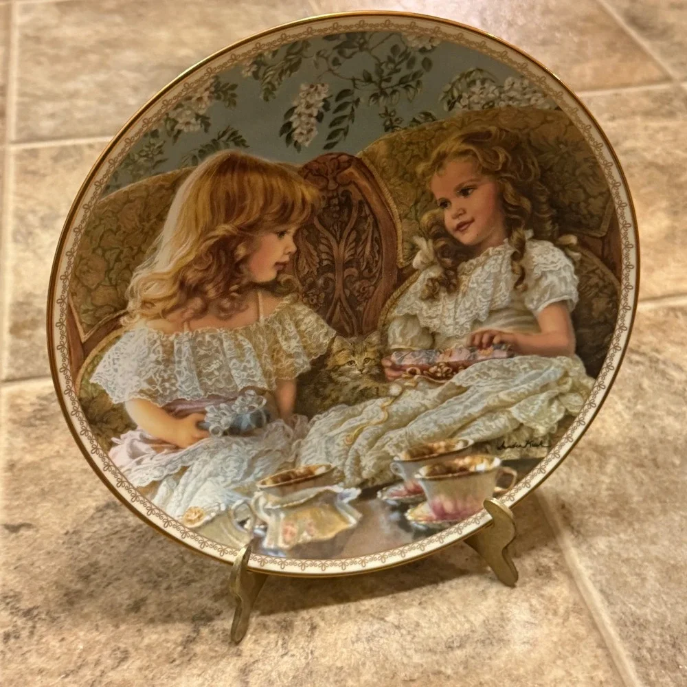 Reco Sandra Kuck Best Friends Plate Sugar and Spice 1993 Limited Edition w Stand